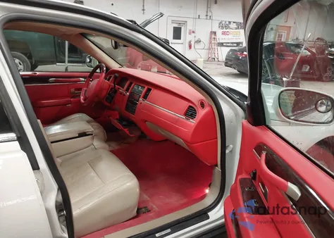 2006 Lincoln Town Car Signature z USA, uszkodzony, nr VIN 1LNHM81W26Y651130